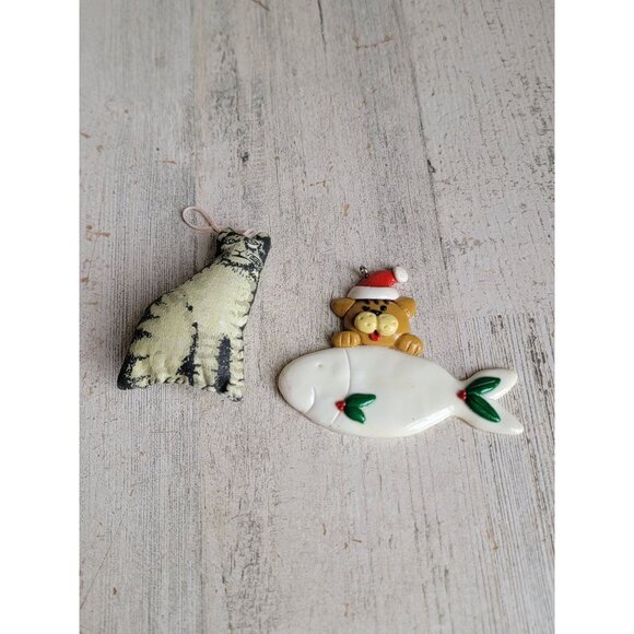 Vintage cat fish food ornament Xmas set pet mistletoe Santa hat - Picture 1 of 5